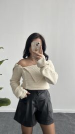 Kayık Yaka Önden Düğmeli Ekru Bluz - Görsel 2