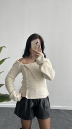 Kayık Yaka Önden Düğmeli Ekru Bluz - Görsel 3