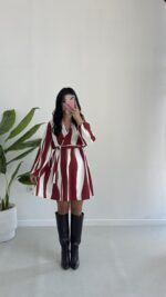 Kruvaze Yakalı Desenli Modal Mini Elbise - Bordo - Görsel 3