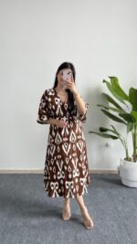 Lotus Desenli Çan Elbise - Kahve