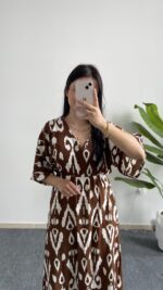 Lotus Desenli Çan Elbise - Kahve - Görsel 3