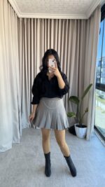 Ola Zincir Detaylı Gri Pileli Etek