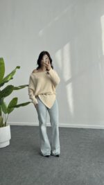 Lisa Yakası Taşlı Asimetrik Triko Bluz - Krem - Görsel 3