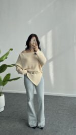 Lisa Yakası Taşlı Asimetrik Triko Bluz - Krem - Görsel 5