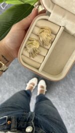 Yeni Sezon Rüzgar Gülü Gold Plaka Küpe - Görsel 2