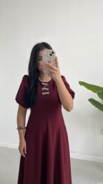 Çıkartılabilir Fiyonk Aksesuarlı Midi Elbise - Bordo - Görsel 2