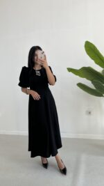 Çıkartılabilir Fiyonk Aksesuarlı Midi Elbise - Siyah - Görsel 5