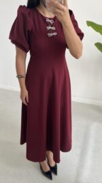 Çıkartılabilir Fiyonk Aksesuarlı Midi Elbise - Bordo - Görsel 5