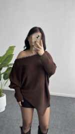 Lisa Yakası Taşlı Asimetrik Triko Bluz - Acı Kahve