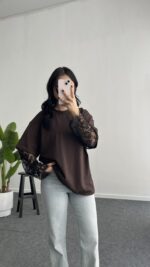 Loi Dantel Detaylı Oversize Tişört - Kahve