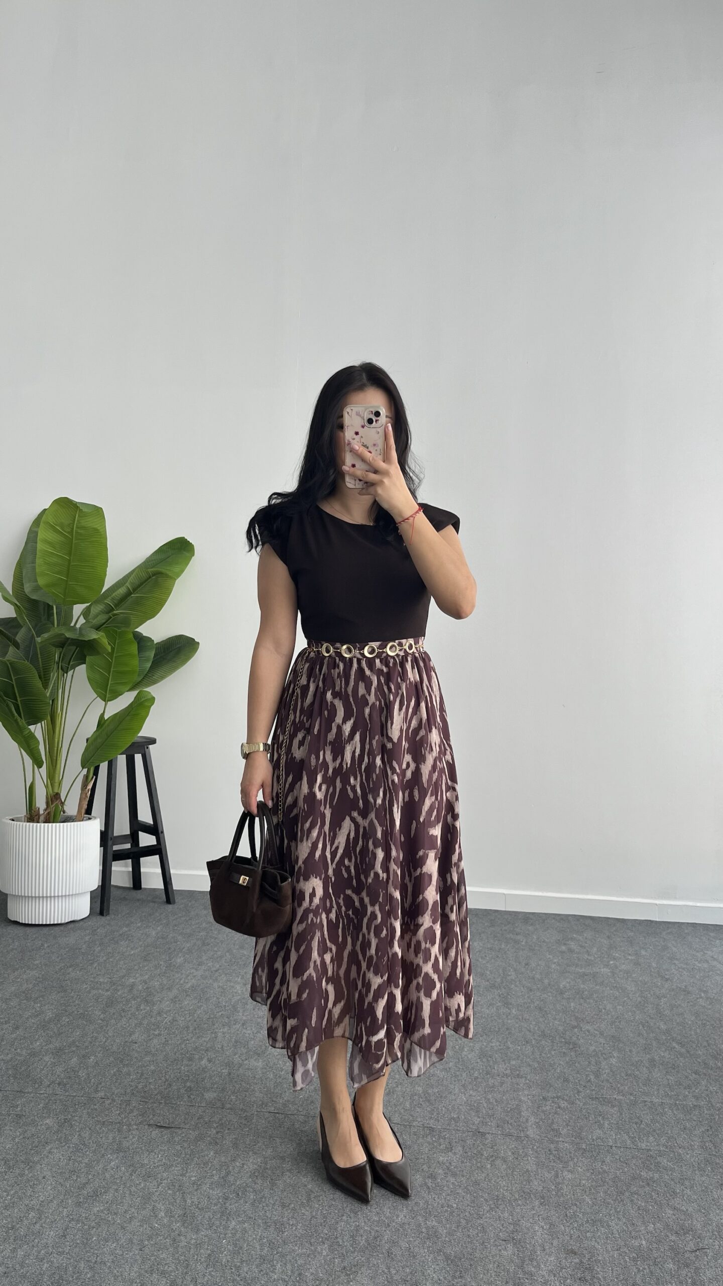 img_9156-scaled-1.jpeg Mia Kemerli Elbise - Kahve - Görsel 1