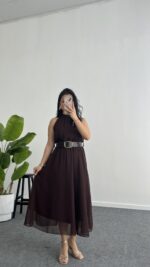 Alya Halter Yaka Kemerli Şifon Elbise - Kahve - Görsel 6