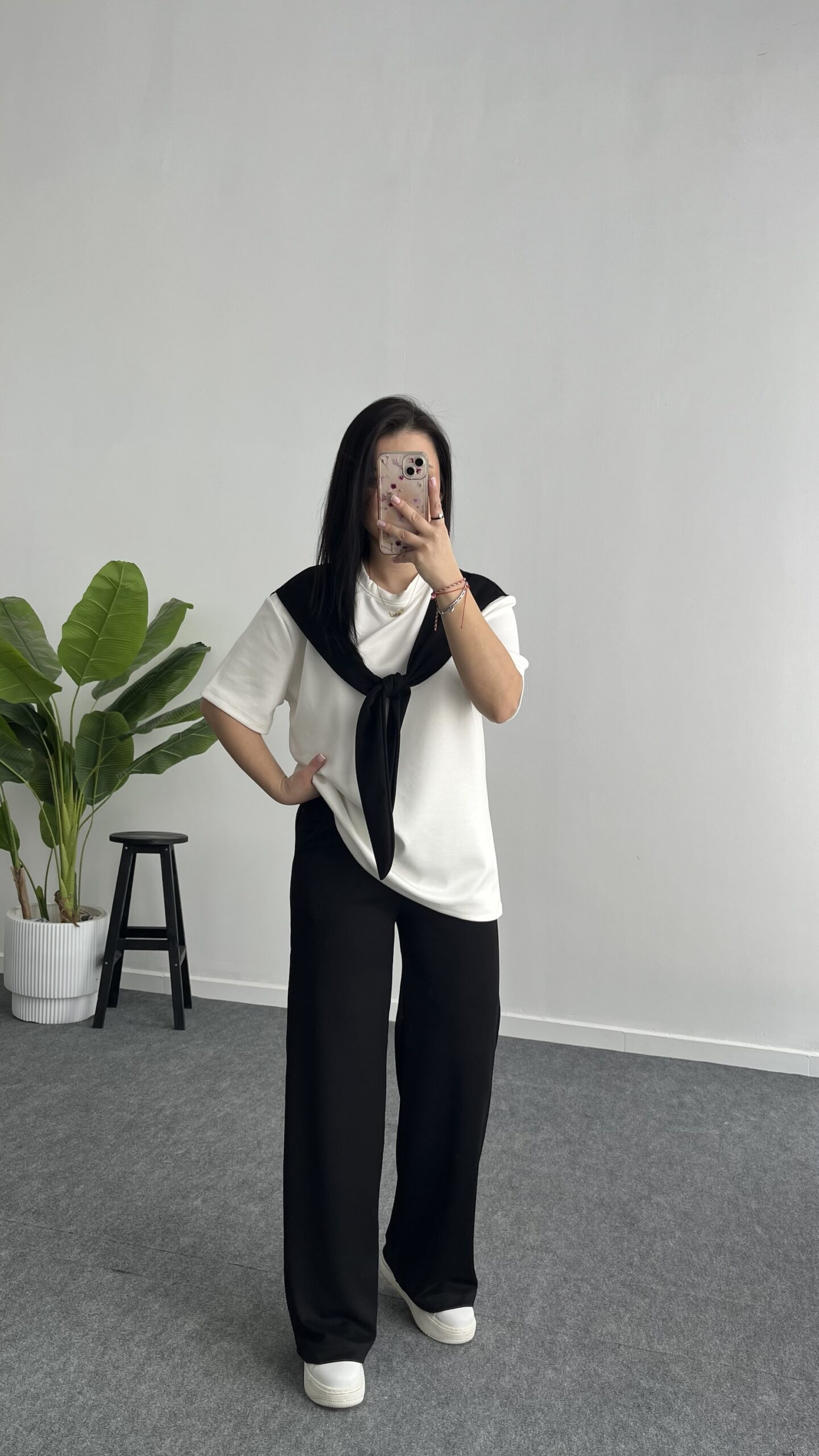 img_9730-scaled-1.jpeg Sofya Bağlama Detaylı Takım - Siyah - Görsel 1