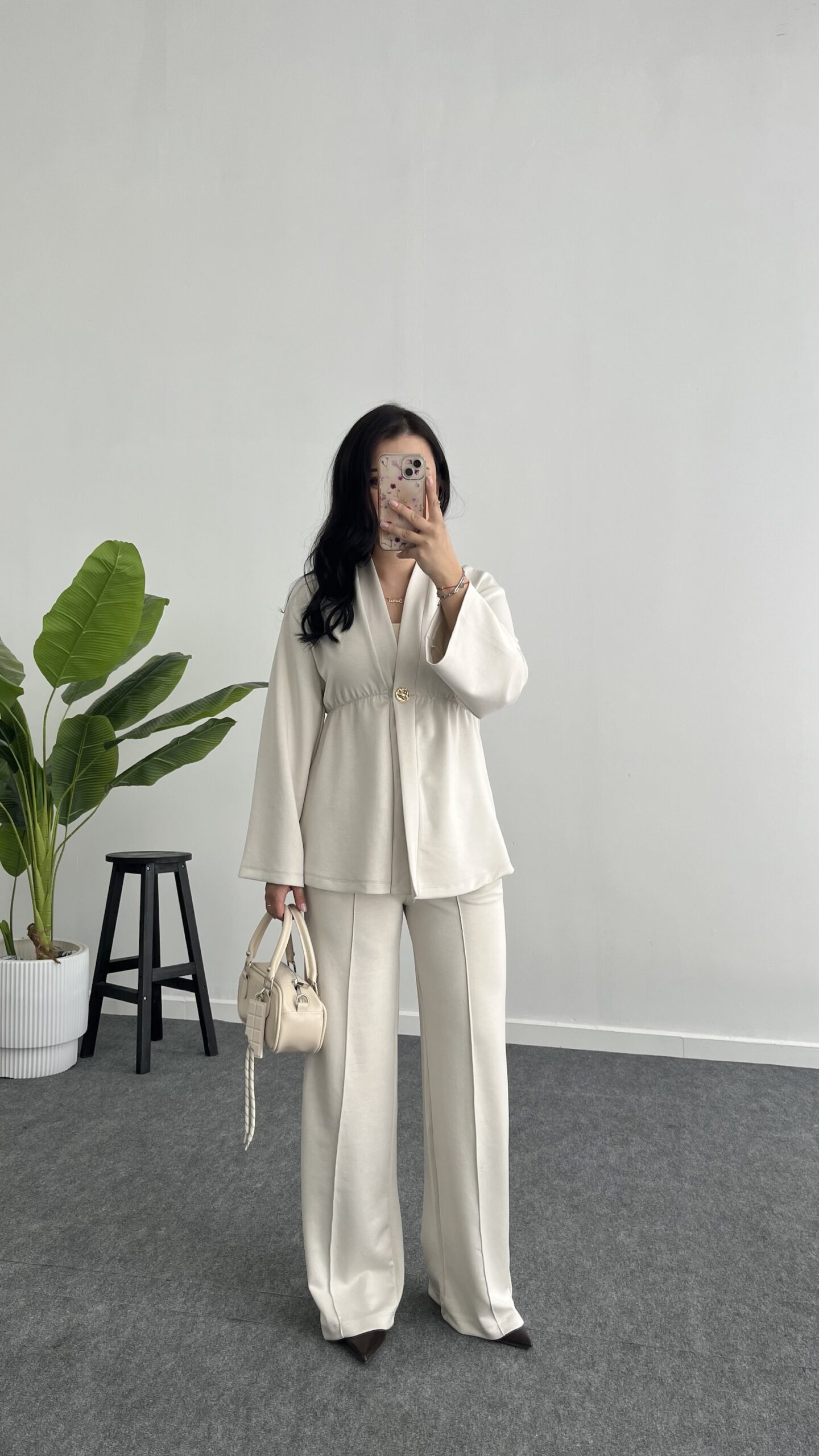 img_9992-scaled-1.jpeg Mora Aksesuarlı Modal Kimono Takım - Bej - Görsel 1